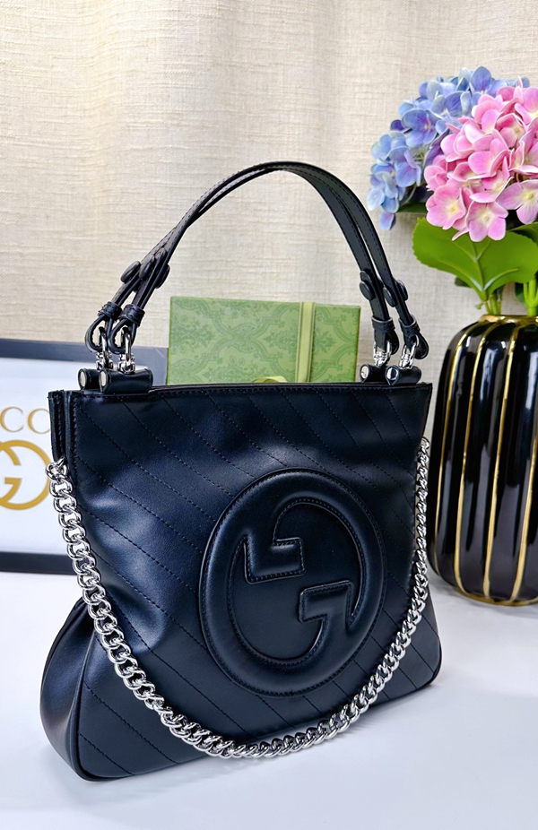 激安グッチバッグコピー背面デザイン